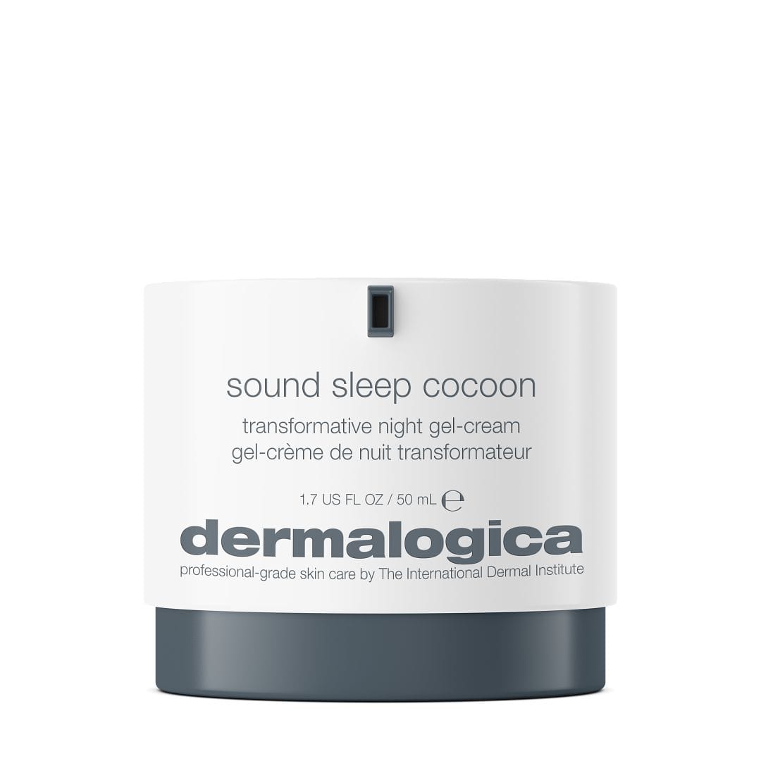 Ein weißer Behälter mit 50 ml (1,7 fl oz) der transformativen Nachtgelcreme „Sound Sleep Cocoon | Nachtpflege“ von , die die Hauterneuerungsprozesse unterstützt.